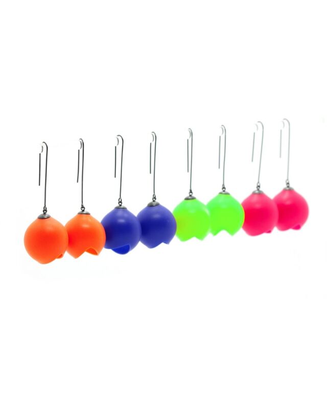 It’s the last day of our open studios today, our doors are open @cockpitstudios until 6pm today. Statement earrings available in aaaaaall the colours! 
.
.
.
#cockpitstudios #cockpitbloomsbury #cockpitopenstudios #siliconejewellery #colourfuljewellery #statementearrings